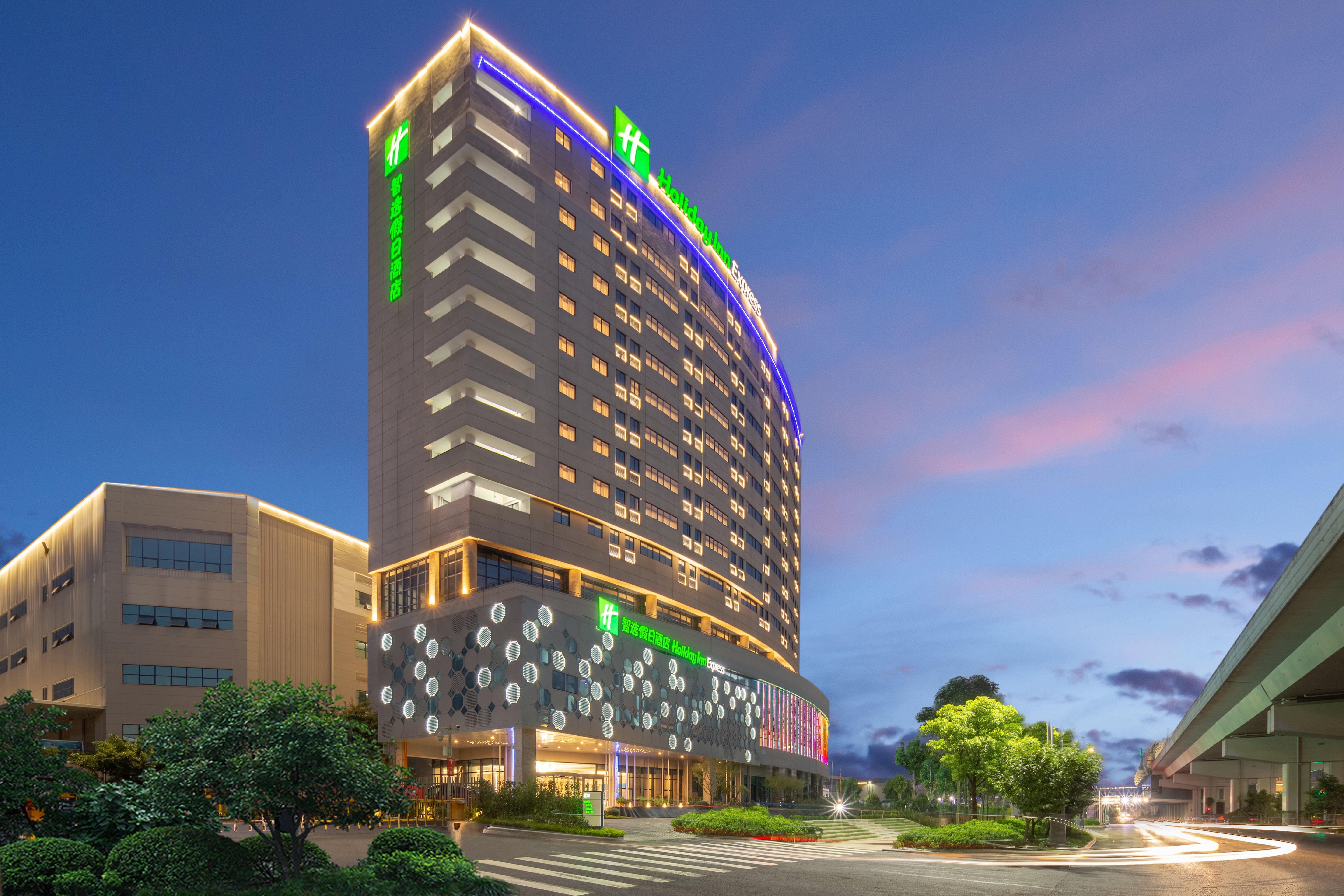Holiday Inn Express Chongqing Airport Zone By Ihg ภายนอก รูปภาพ